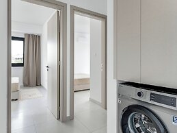 Sanders Elgio - Neat 3-bdr Apt With Rooftop