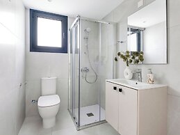 Sanders Elgio - Neat 3-bdr Apt With Rooftop
