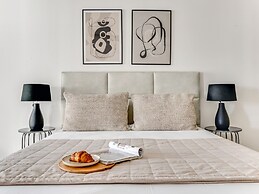 Sanders Crystal - Lovely  2-bdr Apt w Balcony