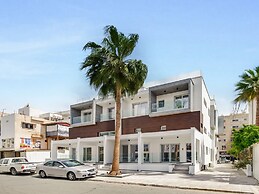 Sanders Crystal - Lovely  2-bdr Apt w Balcony