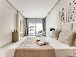 Sanders Crystal - Lovely  2-bdr Apt w Balcony