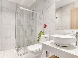 Sanders Crystal - Lovely  2-bdr Apt w Balcony