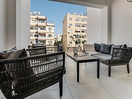 Sanders Crystal - Lovely  2-bdr Apt w Balcony