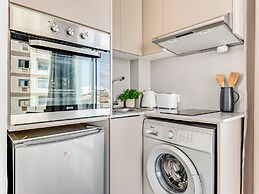 Sanders Crystal - Lovely  2-bdr Apt w Balcony