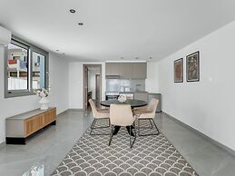 Sanders Crystal - Cool 2-bdr Apt w Terrace