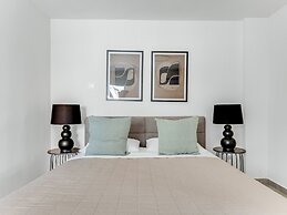 Sanders Crystal - Cool 2-bdr Apt w Terrace