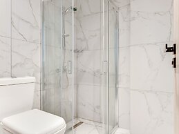Sanders Crystal - Cool 2-bdr Apt w Terrace