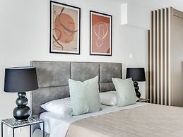 Sanders Crystal - Cool 2-bdr Apt w Terrace