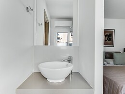 Sanders Crystal - Cool 2-bdr Apt w Terrace