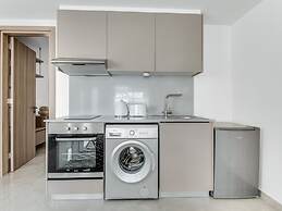 Sanders Crystal - Cool 2-bdr Apt w Terrace