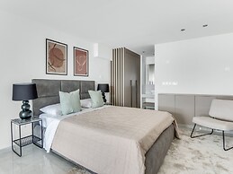 Sanders Crystal - Cool 2-bdr Apt w Terrace