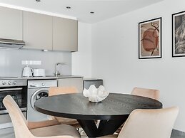 Sanders Crystal - Cool 2-bdr Apt w Terrace