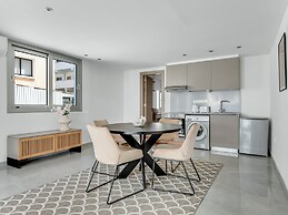 Sanders Crystal - Cool 2-bdr Apt w Terrace