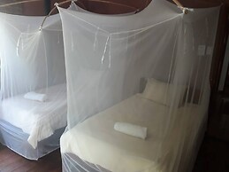 Log Cabin On And Overlooking a 9km Lagoon