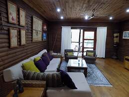 Log Cabin On And Overlooking a 9km Lagoon