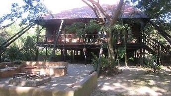Log Cabin On And Overlooking a 9km Lagoon
