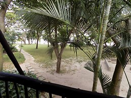 Log Cabin On And Overlooking a 9km Lagoon