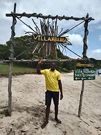 Log Cabin On And Overlooking a 9km Lagoon