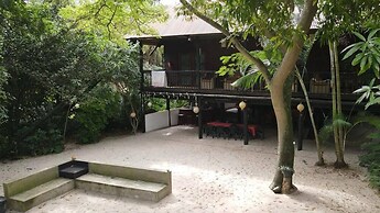 Log Cabin On And Overlooking a 9km Lagoon