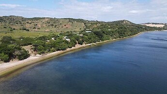 Log Cabin On And Overlooking a 9km Lagoon