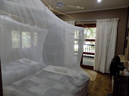 Log Cabin On And Overlooking a 9km Lagoon