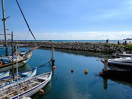 Sanders Gaia Bright 2 Bdr Apt With Sea View