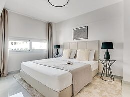 Sanders Crystal - Neat 1-bdr Apt w City View
