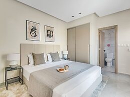 Sanders Crystal - Humble 1-bdr Apt w Balcony