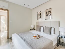 Sanders Crystal - Humble 1-bdr Apt w Balcony