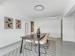 Sanders Crystal - Cozy 1-bdr Apt w City View