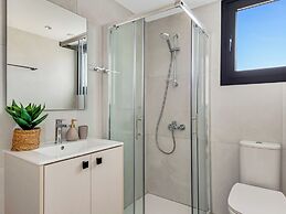 Sanders Elgio - Delightful 2-bdr Apt With Balcony