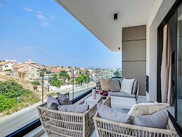 Sanders Elgio - Delightful 2-bdr Apt With Balcony