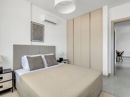 Sanders Elgio - Delightful 2-bdr Apt With Balcony