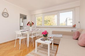 Warsaw Apartment Kasprowicza by Renters