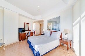 Yellow Praia Monte Gordo