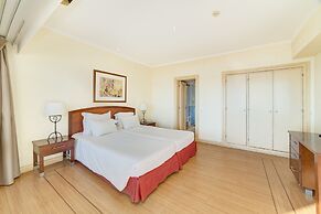 Yellow Praia Monte Gordo