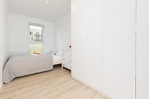 Warsaw Apartment With Terrace by Renters
