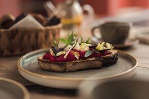 LUZ Culinary Wine Lodge