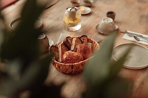 LUZ Culinary Wine Lodge
