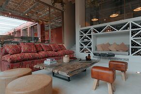 LUZ Culinary Wine Lodge