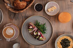 LUZ Culinary Wine Lodge