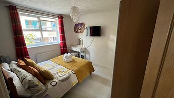 Stunning 3-bed Apartment in Croydon