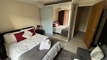 Stunning 3-bed Apartment in Croydon