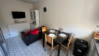 Stunning 3-bed Apartment in Croydon