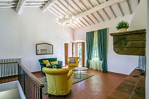 Oliveta a Retreat Surrounded by Olive Trees