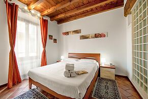 Laura - Center Sal - Child Friendly