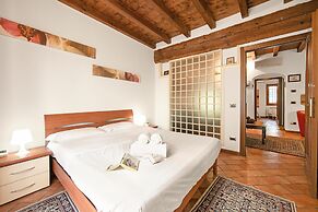 Laura - Center Sal - Child Friendly