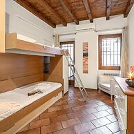 Laura - Center Sal - Child Friendly