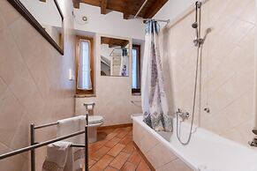 Laura - Center Sal - Child Friendly