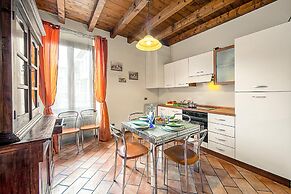 Laura - Center Sal - Child Friendly